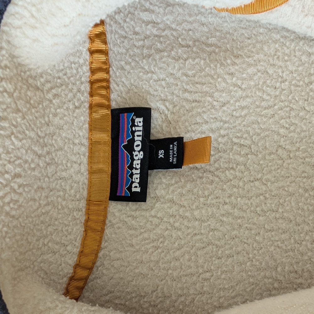 Patagonia Cream Fleece Pullover with Zipper Accents - Picture 2 of 10